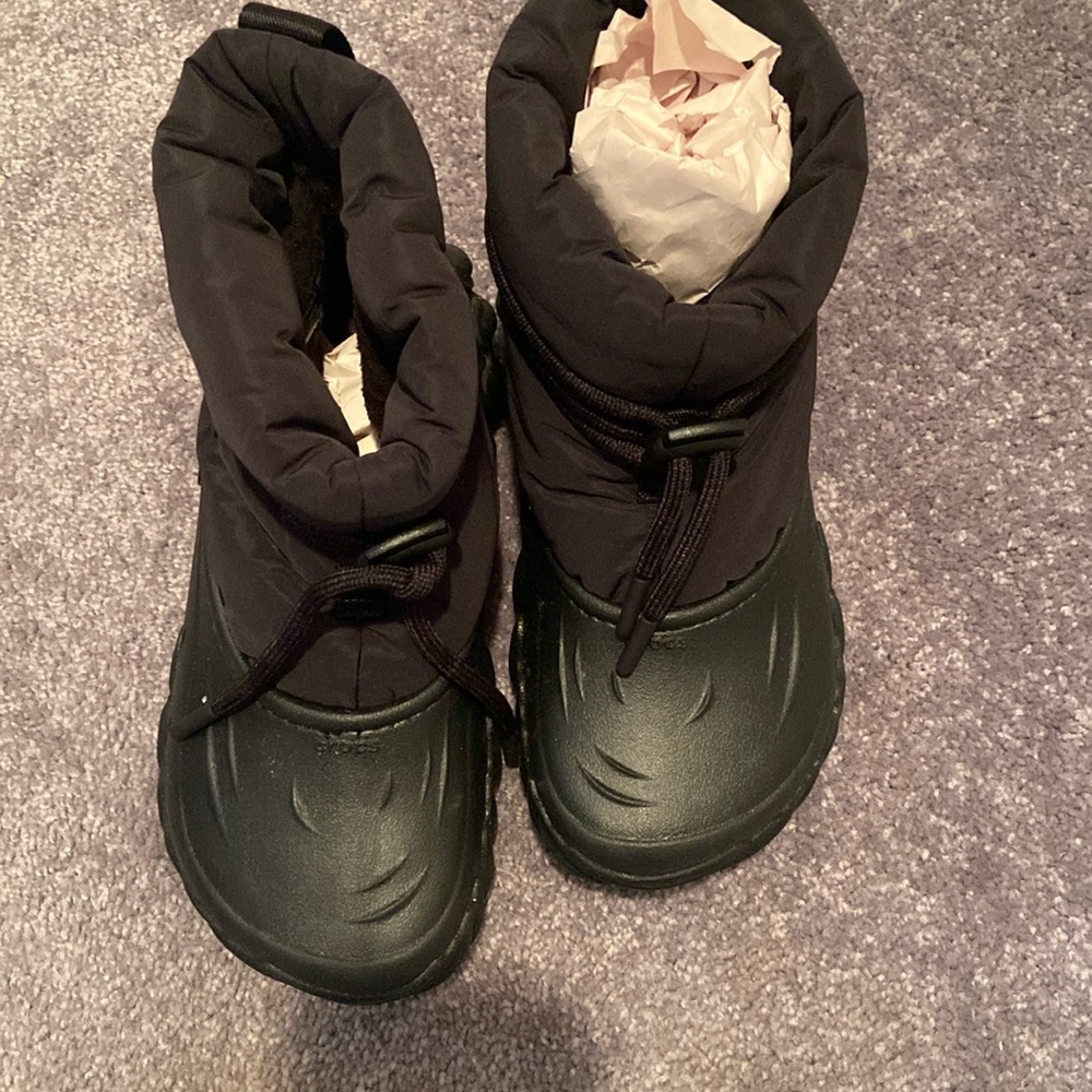Croc black snow boots women size 8